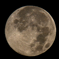Full moon, November 24, 2007, ISO400, 1/800s, f/11, EF 400mm f/5.6L+2x-teleconverter